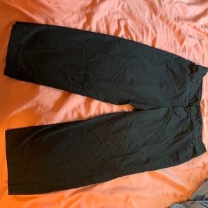 Black Midtown Size 10, 3/4 length women’s capris.